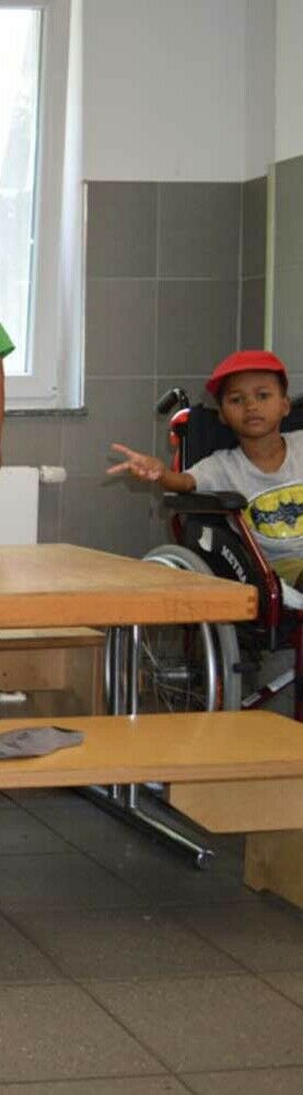 Friedensdorf International Scheckübergabe